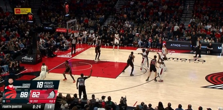 开云体育官网-火力全开！朱·霍勒迪里突外投再得7分 帮助球队顽强咬住